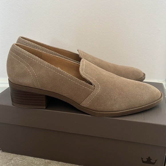 Brand New Crown Vintage Genuine Suede Slip On Round Toe Block Heeled Loafers - Picture 6 of 16